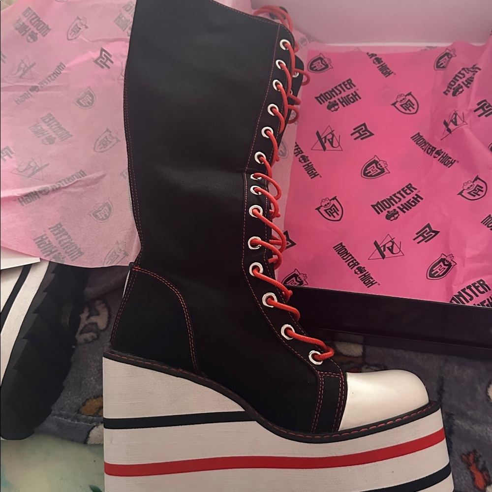 YRU Monster High Platform Shoes - Black and Pink - Picture 8 of 10